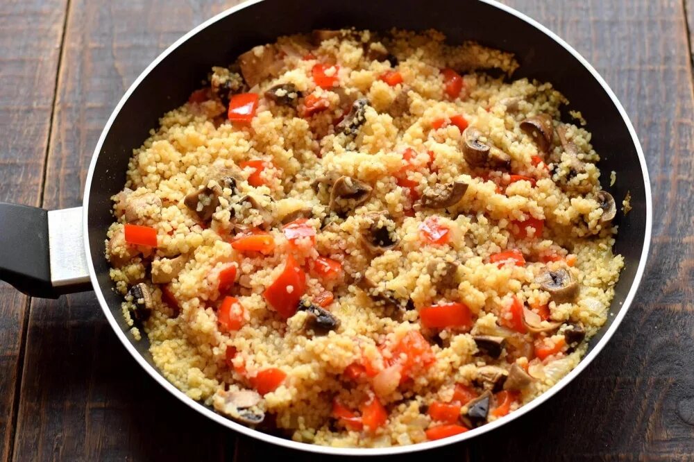 Как готовить кус кус рецепты. Кускус с грибами. кус кус плов. кускус с овощами и грибами. кус кус с грибами.