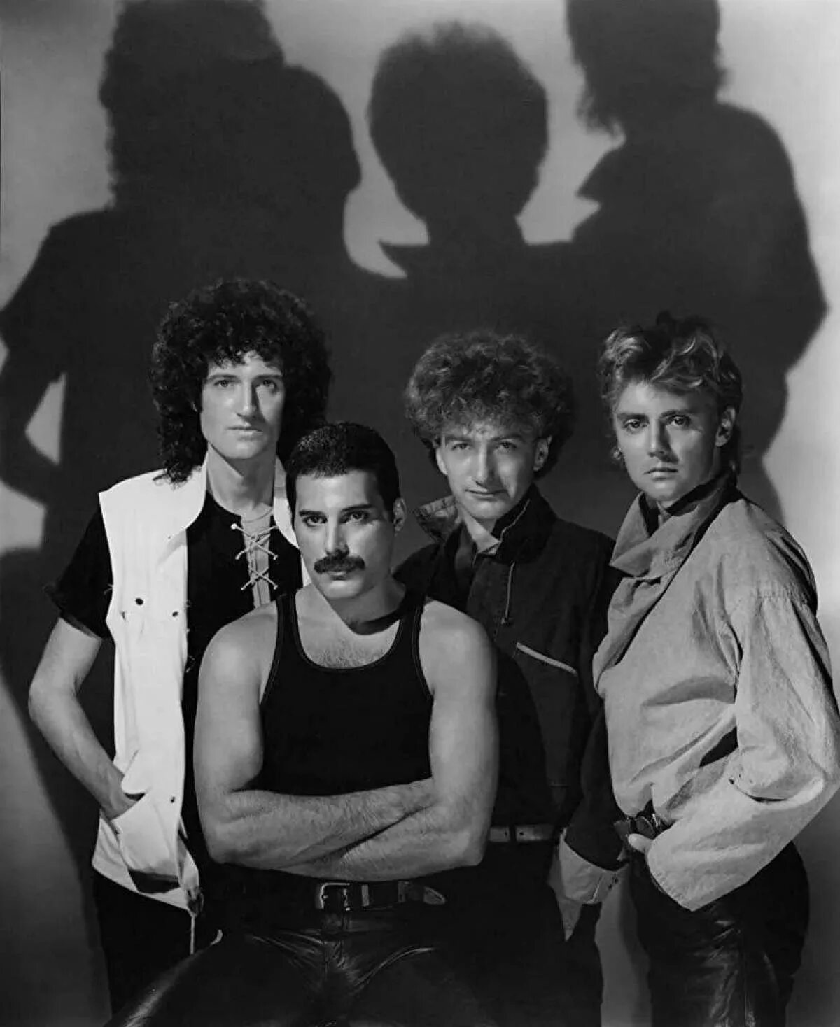 Квин петь. Группа queen. группа queen 1970. группа queen 80е. группа 1984 квин.