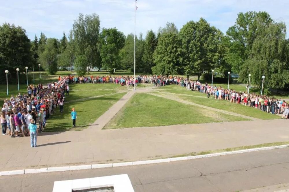 Пушкинском доле. Лагерь Дружба зеленый городок Пушкинский район. Лагерь Дружба в Пушкино. Детский лагерь Дружба Подмосковье зелёный городок. Лагерь дол Дружба Пушкинский район.