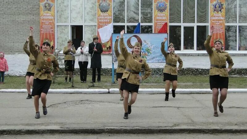 Т п мирный. Поселок Мирный Томск. «Культурно-спортивный центр «радость» п. Мирный. Школа Мирный Томск. Школа посёлок Мирный в Томске.