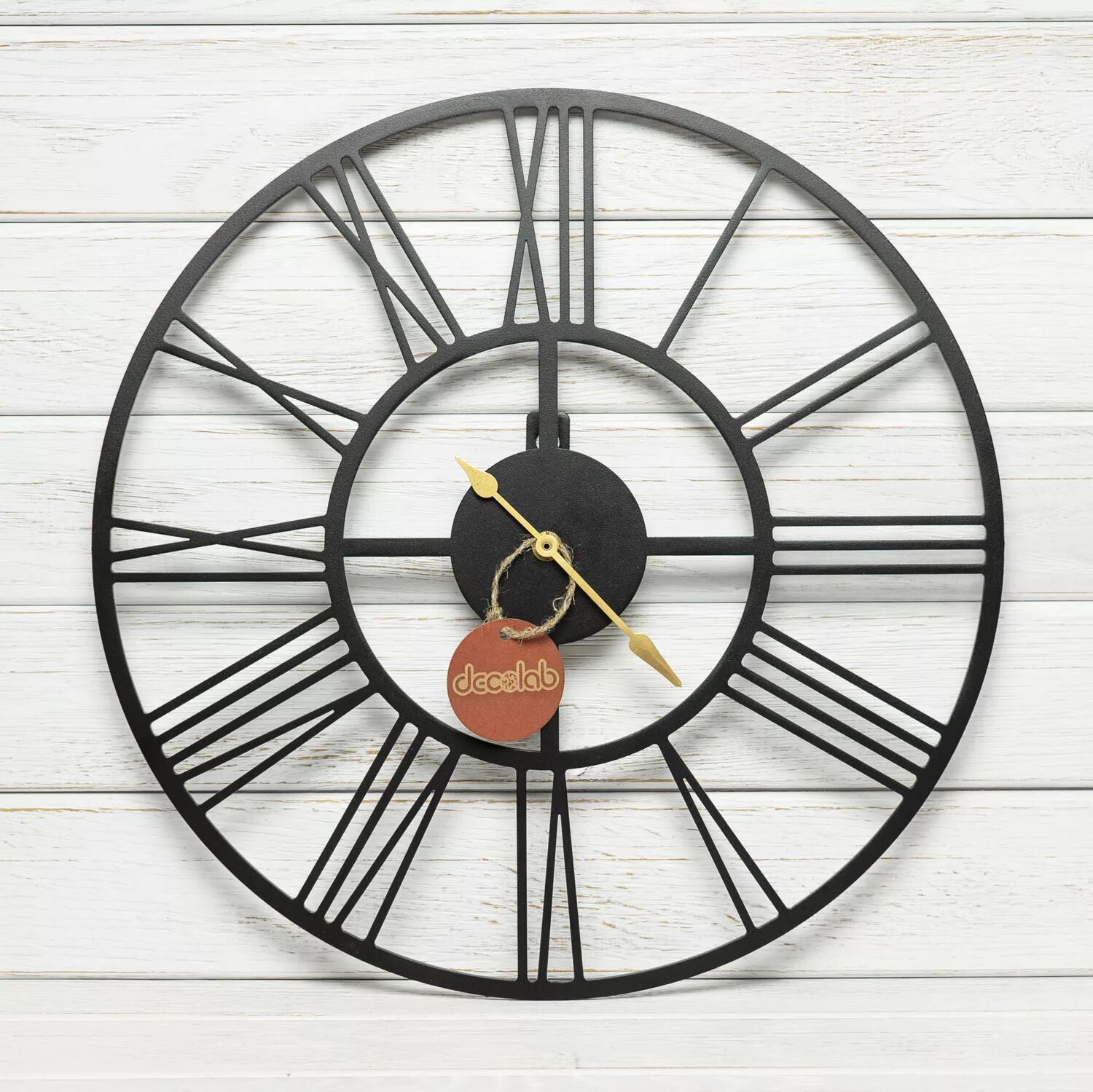 Настенные часы г. Римские часы настенные. Часы с римским циферблатом настенные. Часы настенные металлические черные с римским циферблатом. Римские переносные часы.