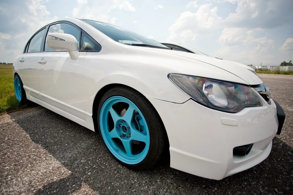 Тонировка хонда. Honda Civic 4d BBS. Honda Civic 4d (8g). Honda Civic 4d диски. Honda Civic 4d r17.