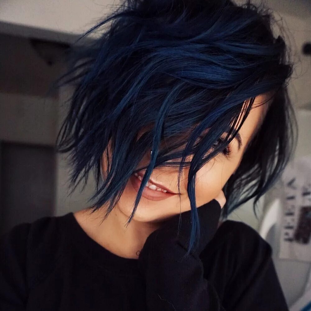 Темно синий цвет волос. Темно синие волосы. Черно синие волосы. Синие волосы короткие. Темно синей цвет волос.