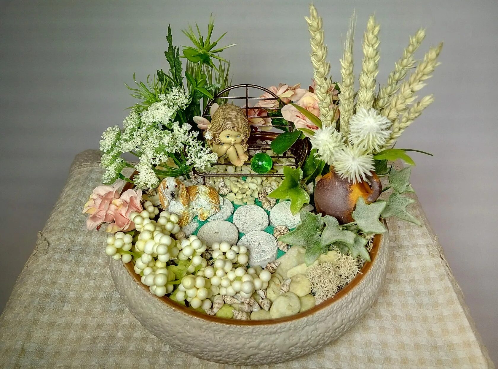 Дзюика икебана. Композиции из искусственных цветов для интерьера. Оригинальные цветочные композиции. Композиция с использованием. Дзюика икебана.