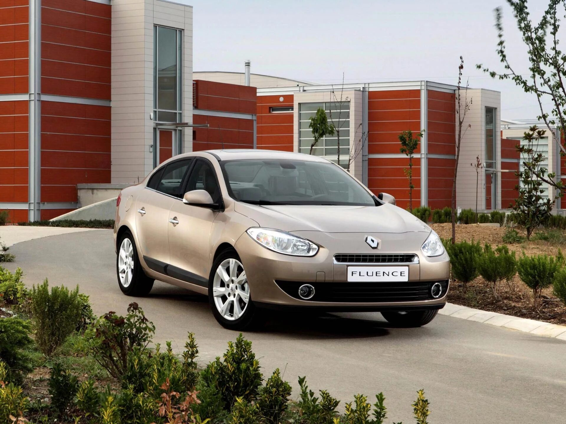 Renault f. Renault Fluence. Машина Рено Флюенс седан. Рено Флюенс 4. Рено Флюенс 2008.