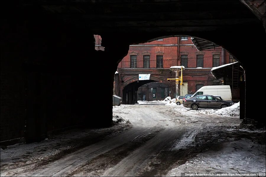 красный треугольник ночью. игра красный треугольник. треугольник абстерго. красный треугольник октава. красный треугольник санкт-петербург.