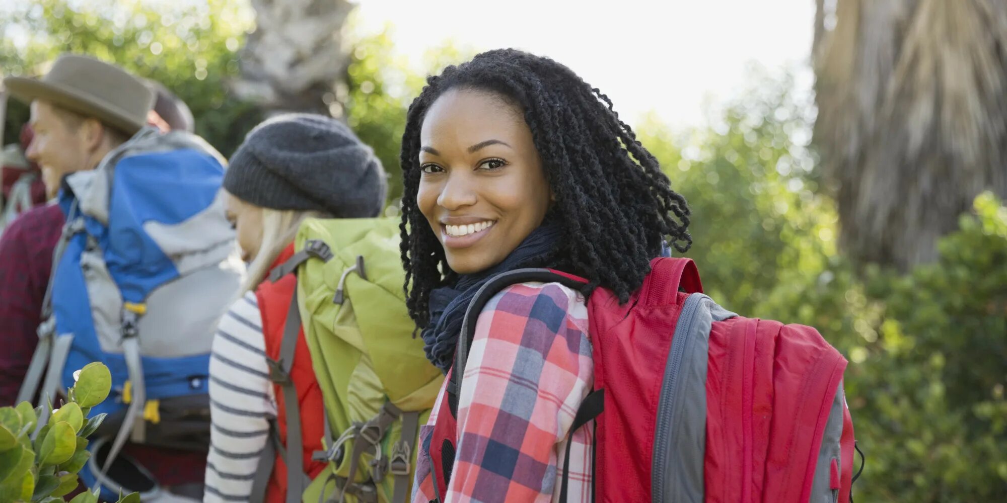 When most people travel. Happy Black people Travel. Тревел Блэк. Американский темнокожий Тревел блогер.