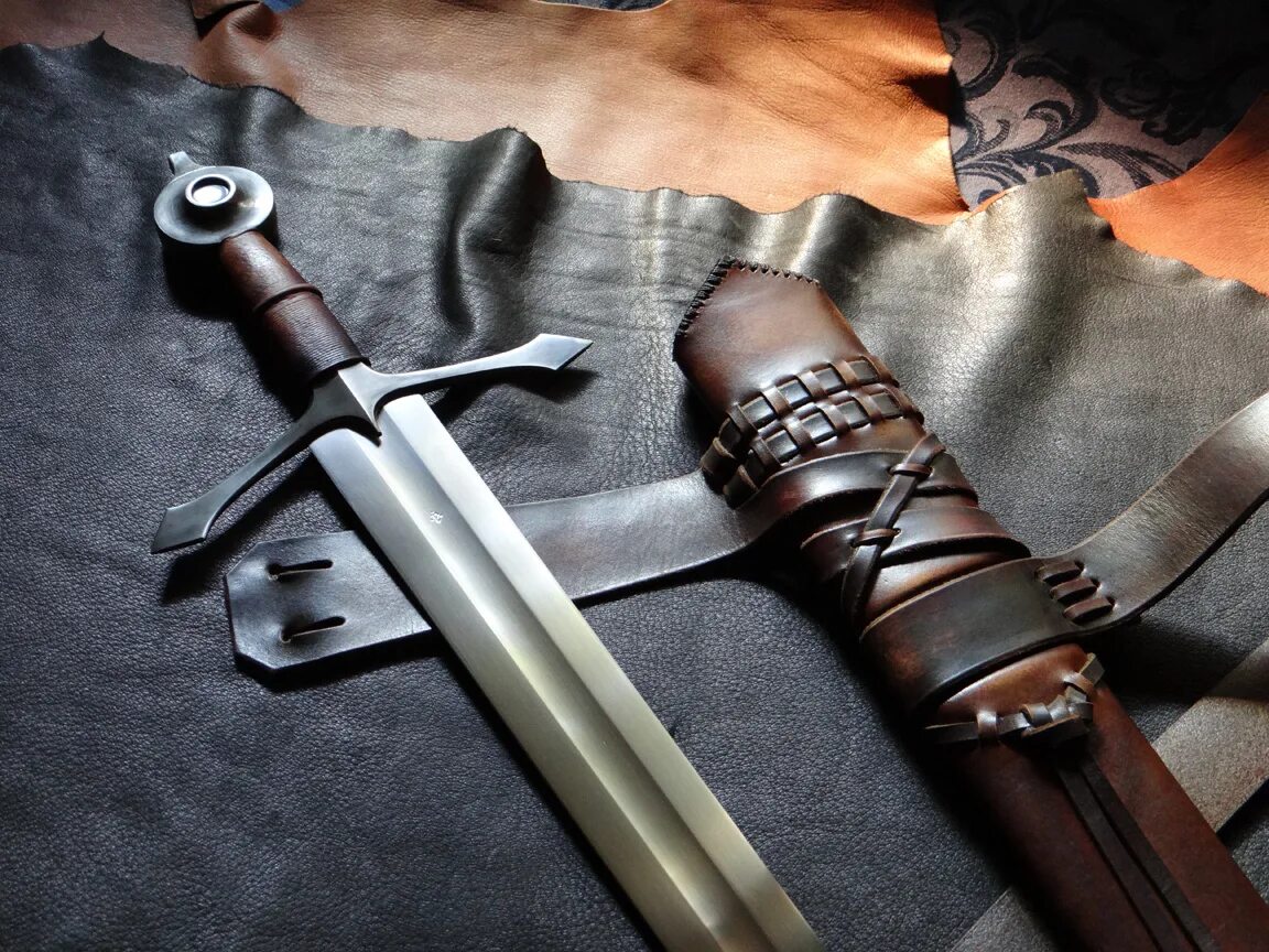 Клинок в ножнах. Гарда меча клинка. Полутораручный каролинг. Полуторный Скандинавский меч. Меч средневековый.