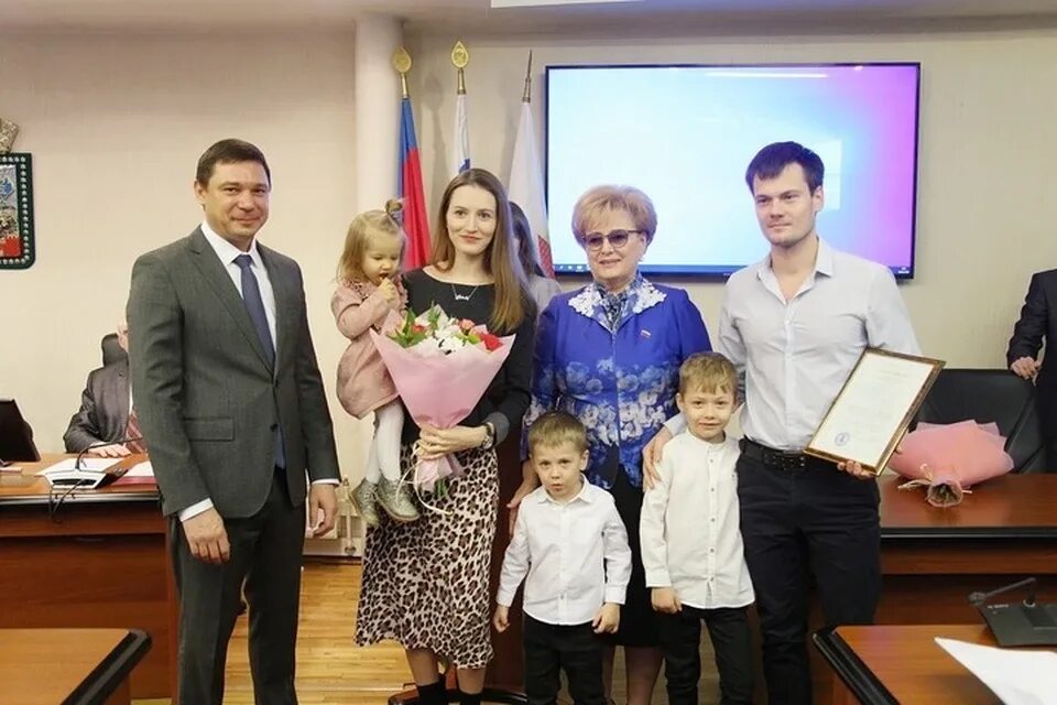 Многодетные семьи в краснодарском крае. Краснодар семья. сертификат молодая семья вручение екатеринбург. семьи краснодарского края.