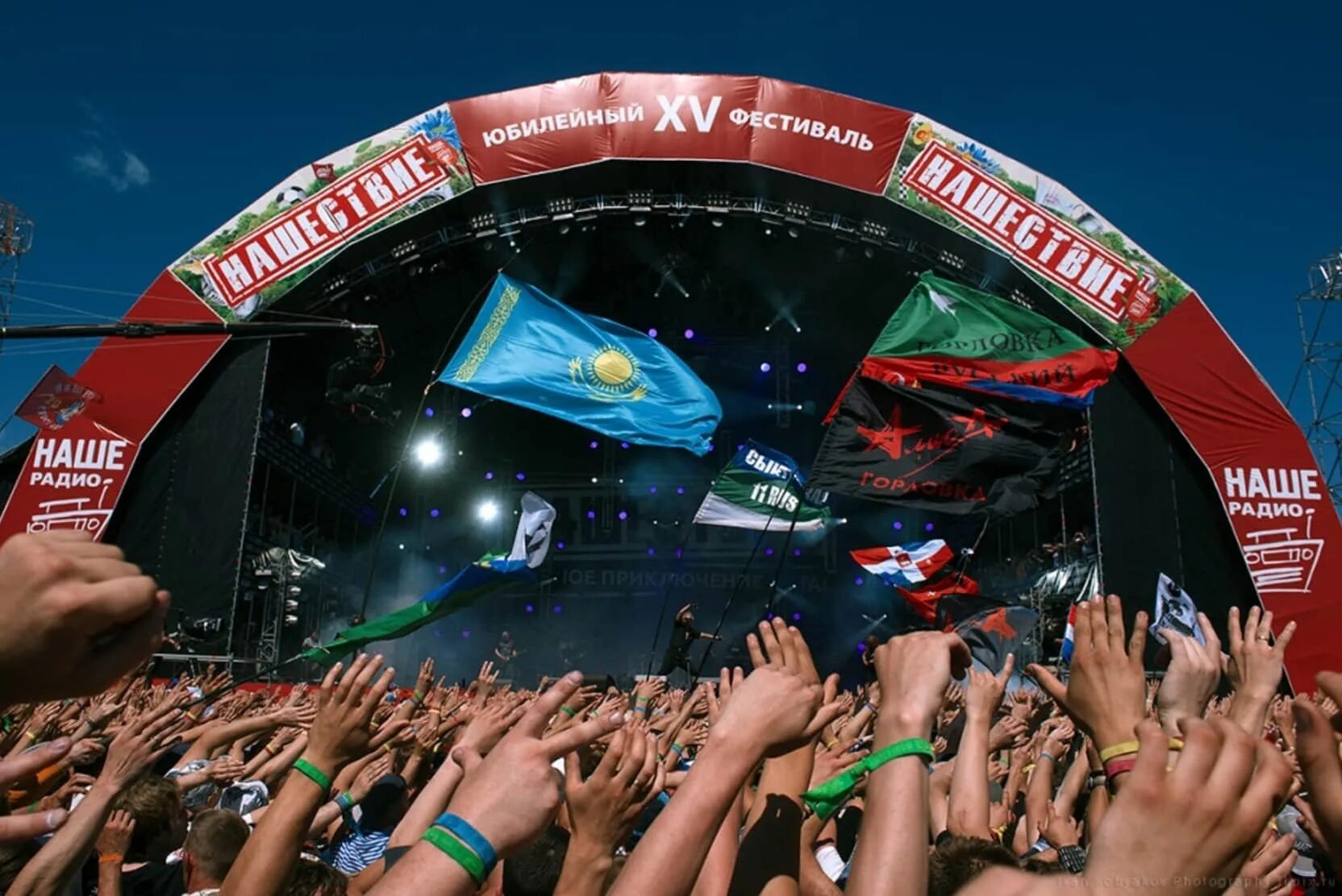 Музыкальный фестиваль «нашествие» в большом завидово. Нашествие тверь. Фестиваль нашествие 1999. Фестиваль нашествие. Фестиваль нашествие 2021.