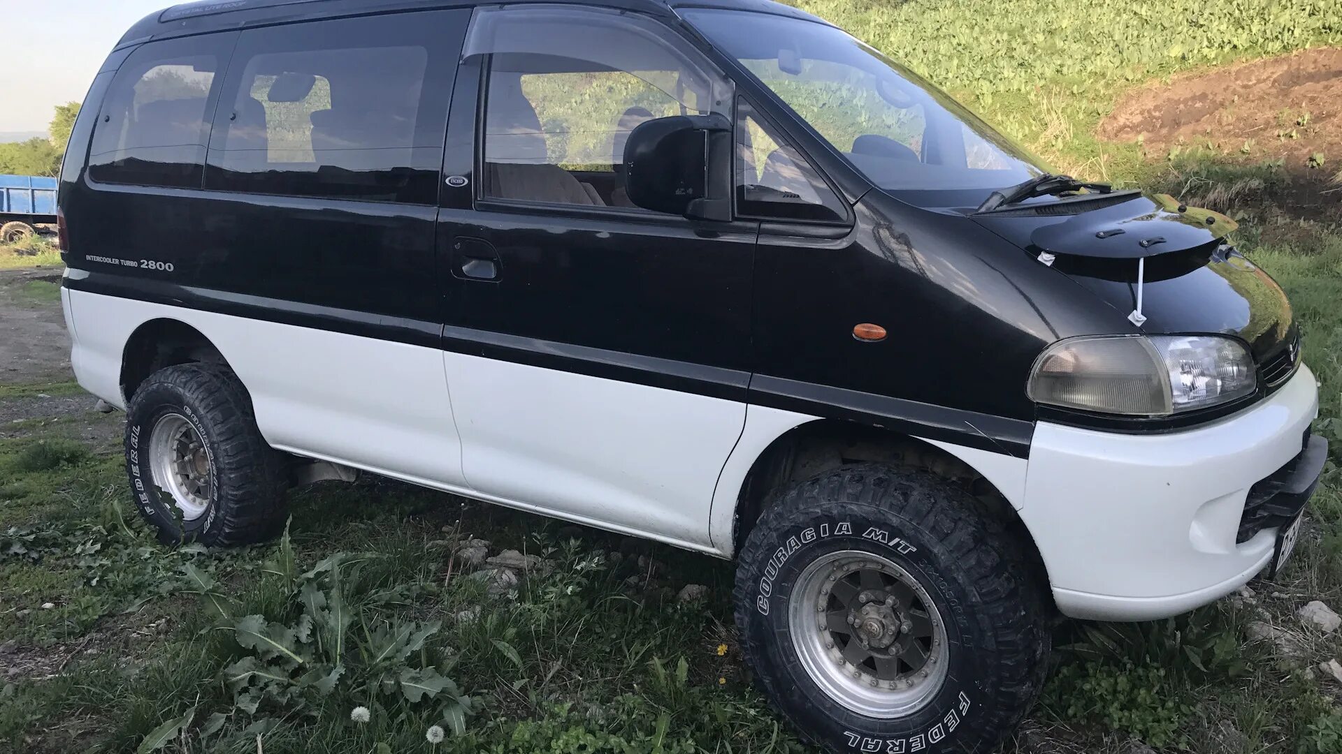 Мицубиси делика булка 1994. Delica булка. Delica l400. Delica булка. Mitsubishi delica 2.