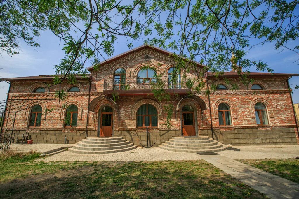 свято-серпфимовмкий мужскоймонастырь на островерусский. свято серафимовский мужской монастырь. свято-серафимовский мужской монастырь владивосток. свято-серафимовский монастырь владивосток. монастырь серафима саровского владивосток.