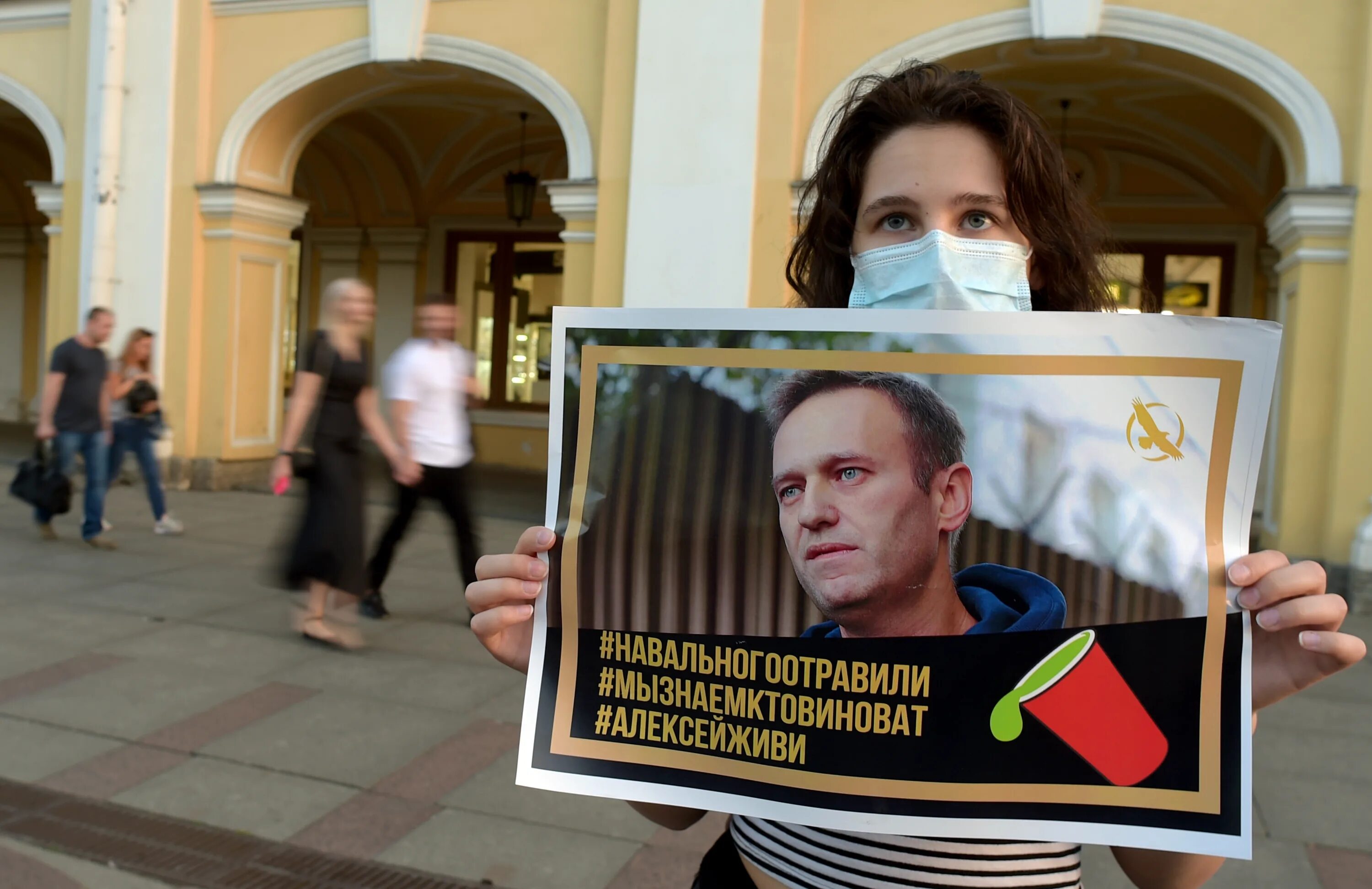 Грязные разговоры россия. Лехаим Навальный. Навальный негр. Навальный плакат.