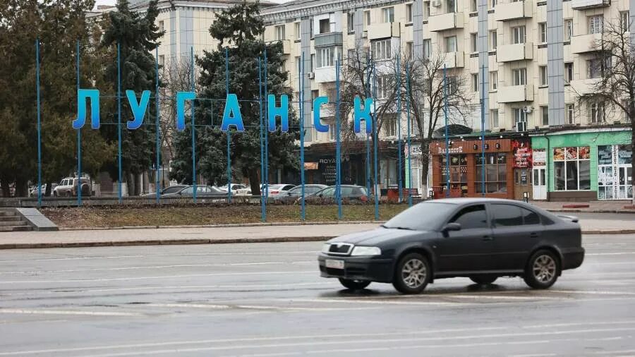 Коцюбинского 16 луганск. 16 про луганск. Коцюбинского,16. Жд вокзал луганск эстакада. 16 про луганск.