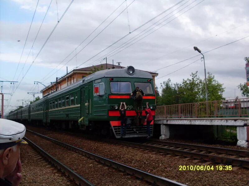 Поезд правды новосибирск. Эр2р 7049 торец. Электропоезд эр2р 7049.