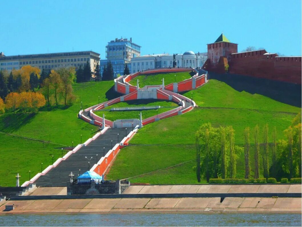 Холм нн. Нижегородская Чкаловская лестница. Нижегородский Кремль Чкаловская лестница. Нижний Новгород лестница Чкалова. Чкаловская лестница Нижний Новгород памятник.