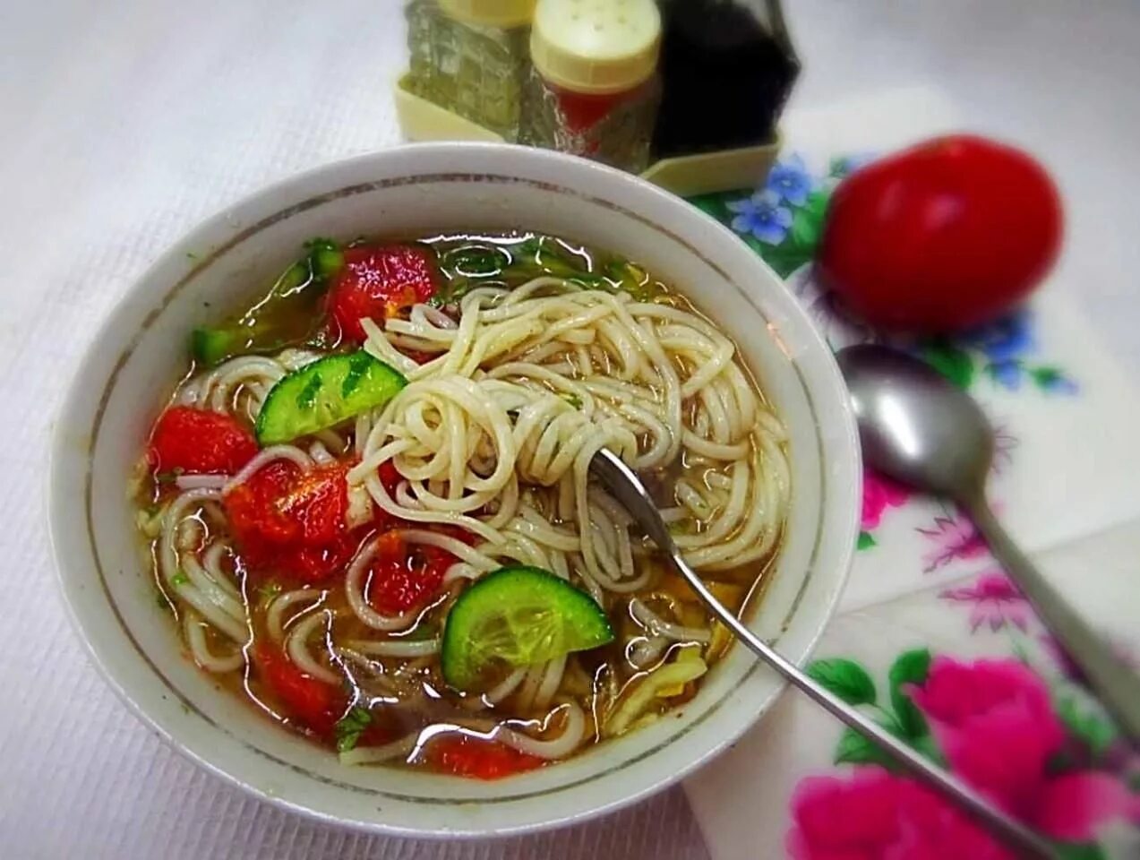 Суп кукси по корейски рецепт. Суп кукси по корейски рецепт. Корейский холодный суп кукси. Кимчи кукси. Корейский суп кукси.