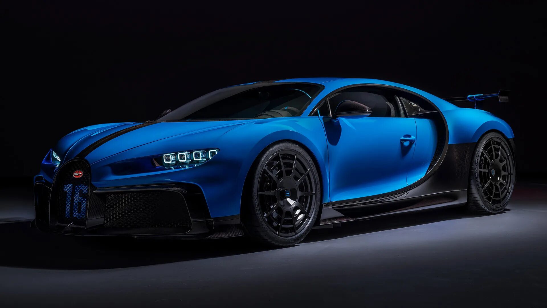 Новая бугатти 2022. Бугатти шерон 2024. Bugatti chiron super sport 300+. Бугатти чирон. Бугатти чирон диво.