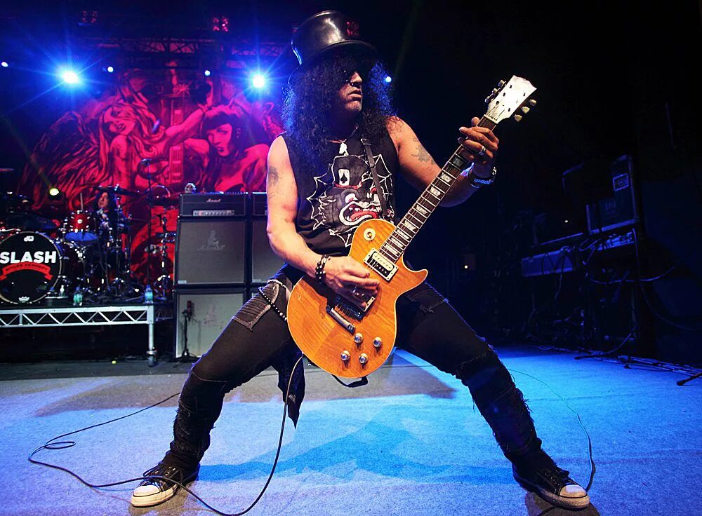 Slash гитарист. Slash гитарист рост. Guns n Roses басист. Басист группы Guns n Roses.
