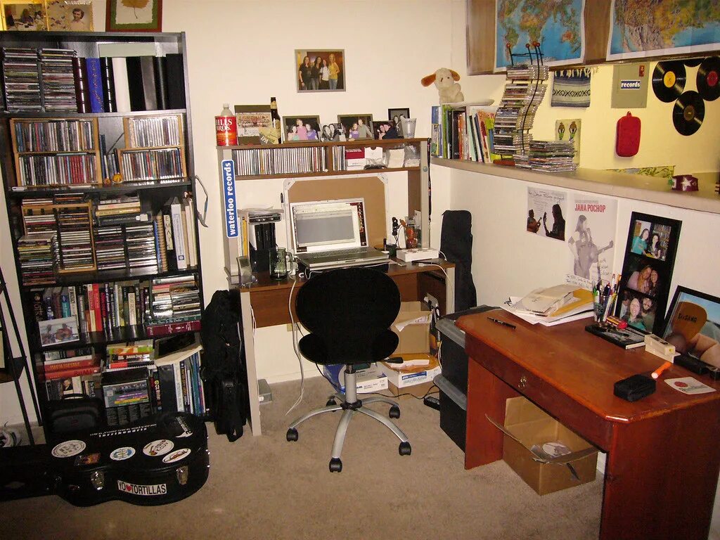 Write room. Writers room. writing room. writing room interior. a writer&#039;s room pic.