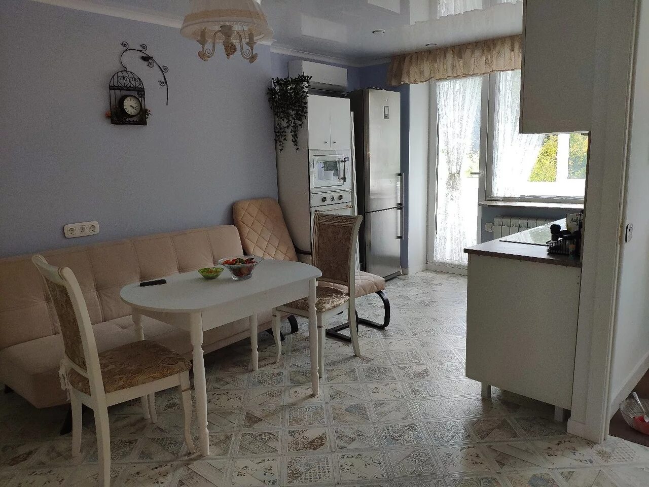 Старая двухкомнатная квартира. Перенос кухни в хрущевке. Кухня гостиная в панельном доме. Хрущевка 45. Интерьер двухкомнатной хрущёвки.