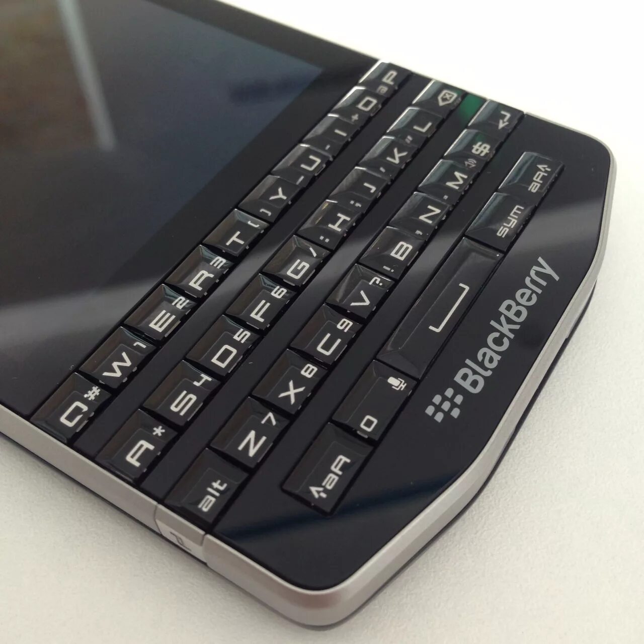 Блэкберри телефон цена самого дорого. BLACKBERRY Porsche Design 9983. BLACKBERRY Porsche Design p'9983. BLACKBERRY Porsche Design 9981. Блэкберри слайдер с клавиатурой.