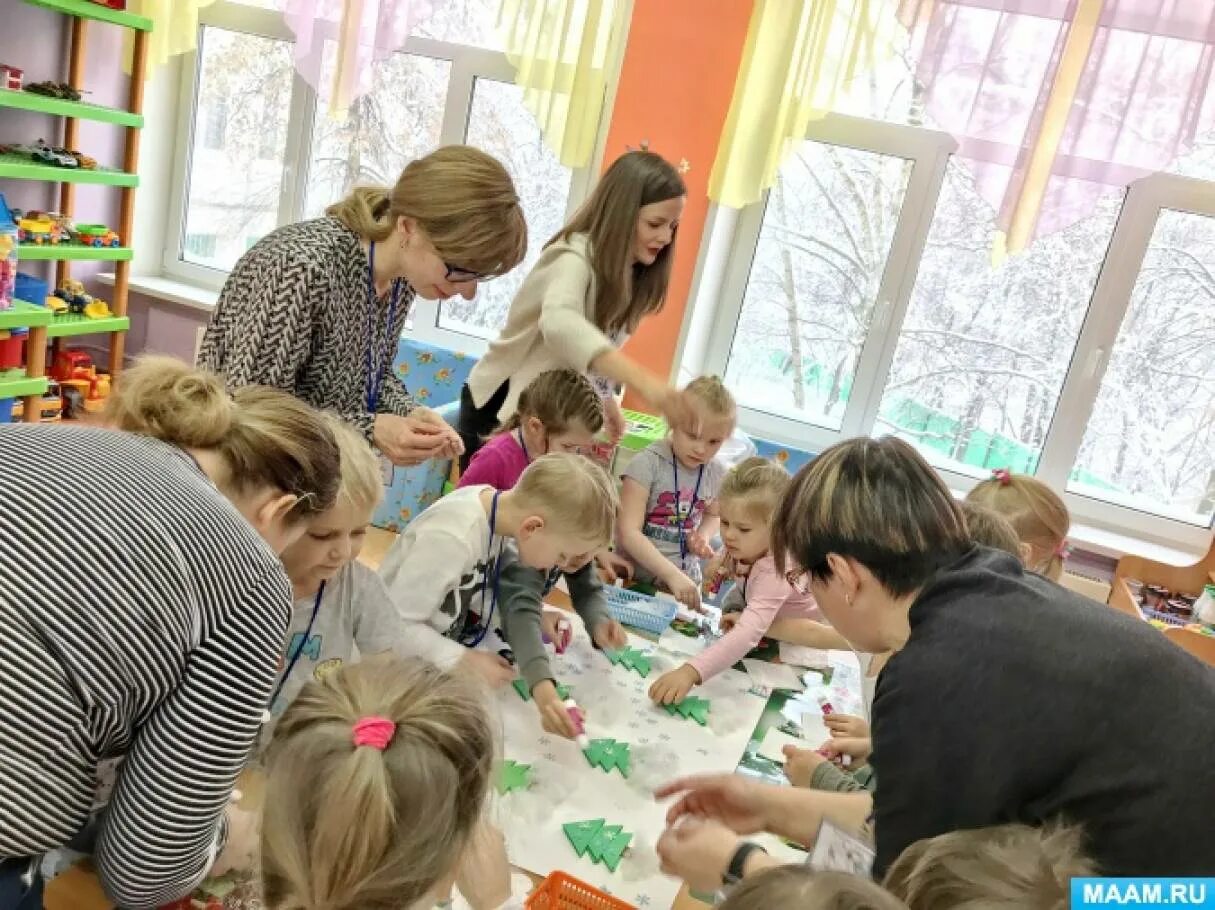 Конкурсы для детей педагогов воспитателей и родителей. Мастер класс с детьми и родителями. Воспитатель с детьми и родителями. Мастер-класс с родителями в детском саду. Мастер класс в детском саду.