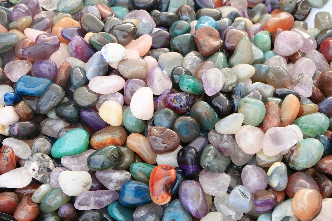 Разнообразие камней. Самоцветы поделочные камни. Кварц поделочный камень. Самоцветы полудрагоценные камни. Самоцветы, галтовка.