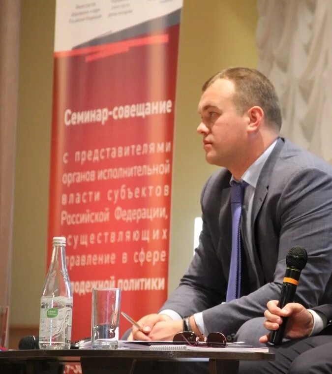 Главном управлении внутренней политики. Лица правительство хабаровского края. Комитет по молодёжной политике правительства хабаровского. Главном управлении внутренней политики. Главном управлении внутренней политики.