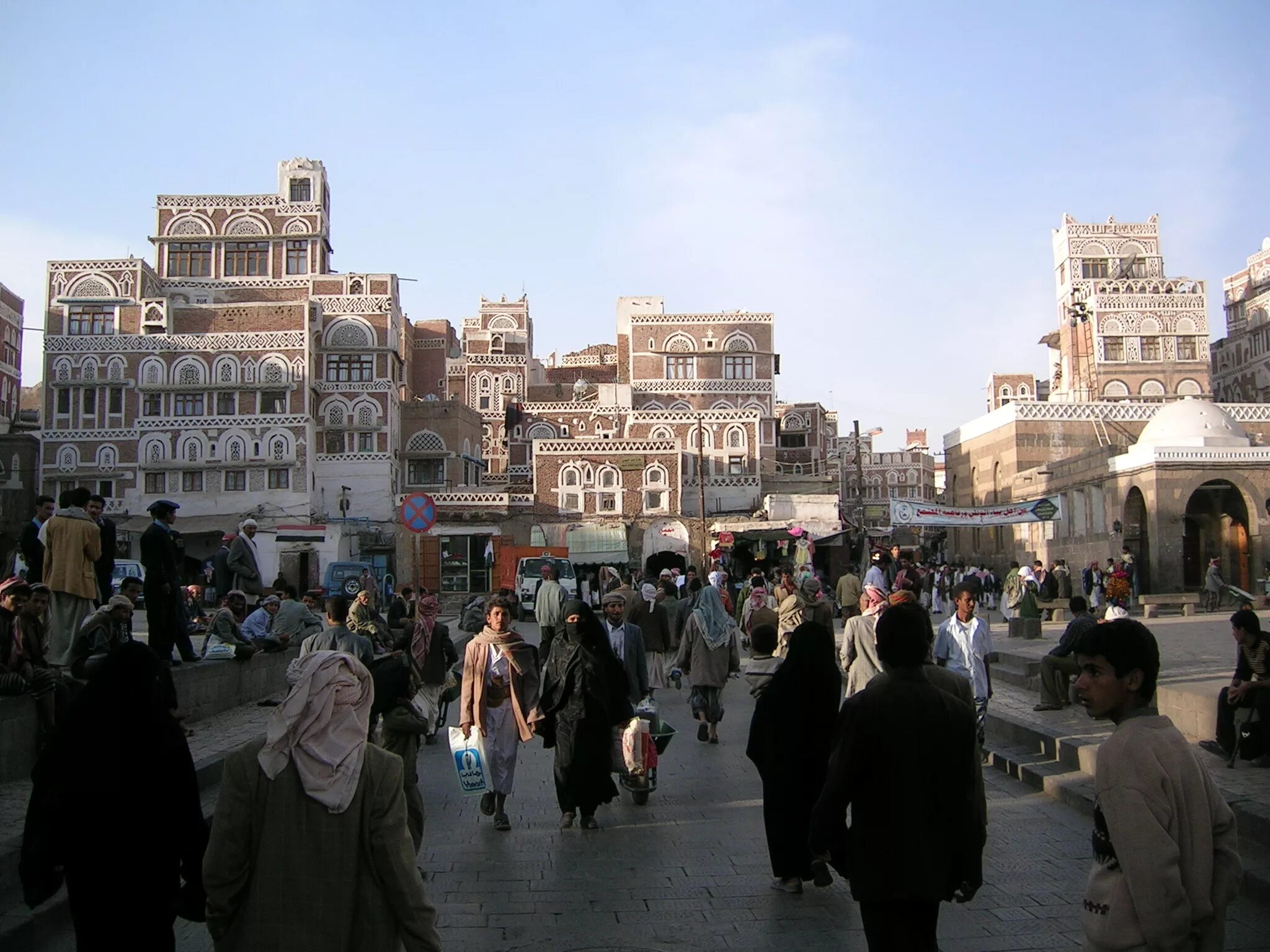 Население города сана. Сана столица Йемена. Фиакия Йемен. Йемен старый город. Сана Йемен улицы.