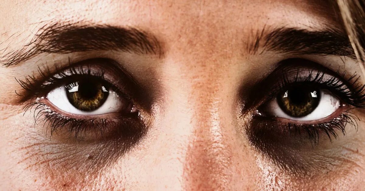 Close eyes skins. Глаза мужские. Мешочки под глазами. Человек без ресниц. Лицо девушки крупным планом.