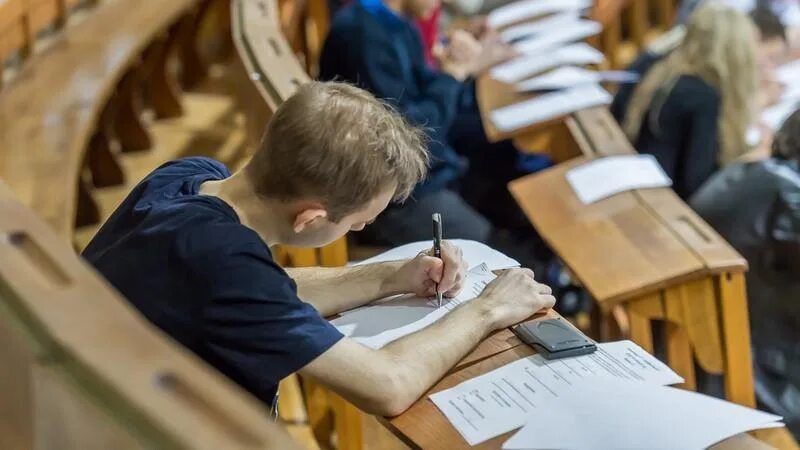 Рггу поступи. Экзамен в вузе. Поступить в университет. Студенты российских вузов. Студенты иностранных вузов.