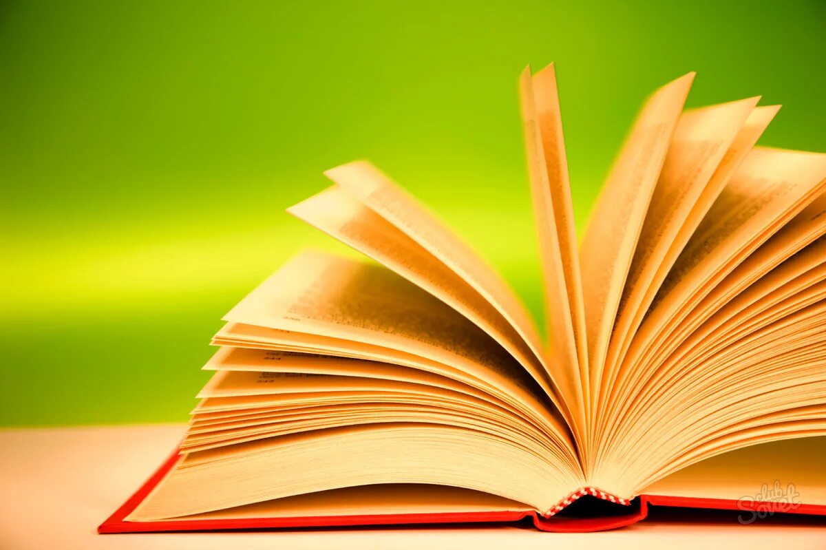 Бизнесмен с книгой. Крис эванс с книгой. Мудрые читатель. Куча книг. Мудрые читатель.