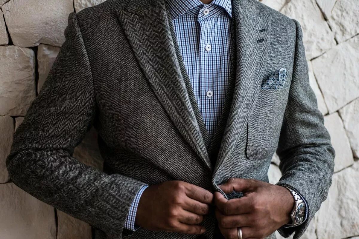 Мужские костюмы вк. Пиджак серый Herringbone Tweed. Твидовый Кимберли пиджак. Твидовый пиджак Digel. Пиджак Harris Tweed 3 пуговицы.