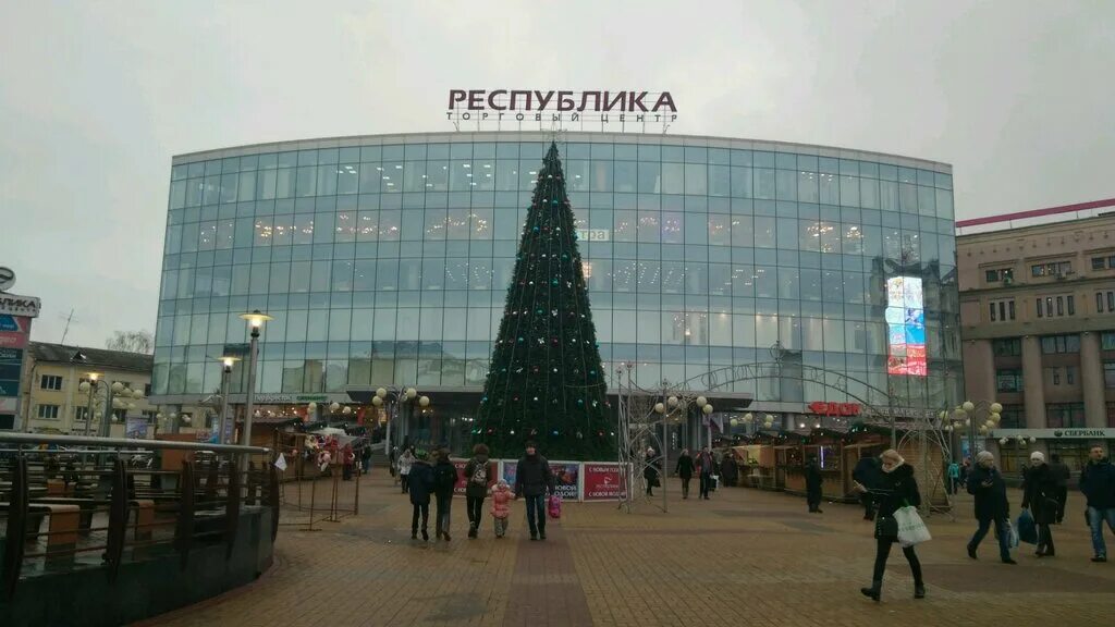 Тц республика нижний новгород магазины. ТРЦ Республика в Нижнем Новгороде. Нижний Новгород площадь революции 9 Республика. Площадь ТЦ Республика Нижний Новгород. ТЦ революция Нижний Новгород.