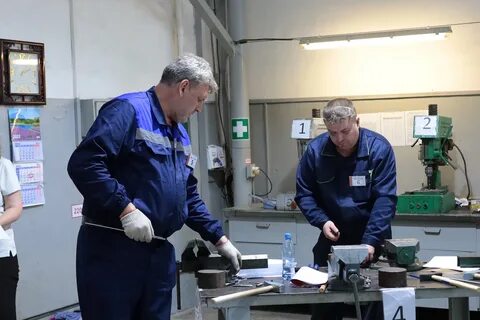 Слесарь 12