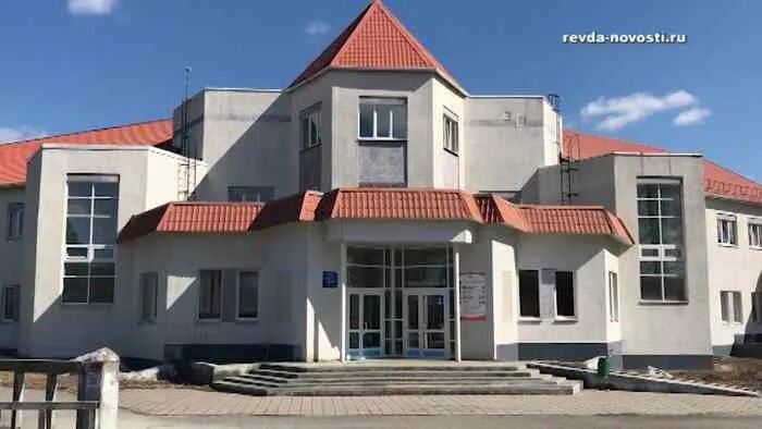 Ревдинская городская больница ревда. Больница в ревде свердловской области. Как работает поликлиника. Поликлиники города ревда. Городская детская больница в ревде.