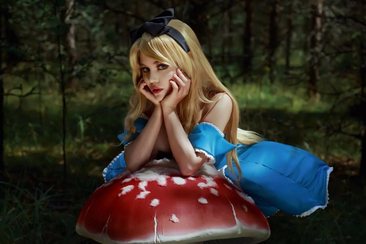 Актриса страна чудес 7 букв. Калинкафокси алиса в стране чудес. алиса из алисы в стране чудес. alice fox косплеер. kalinka fox алиса в стране чудес.
