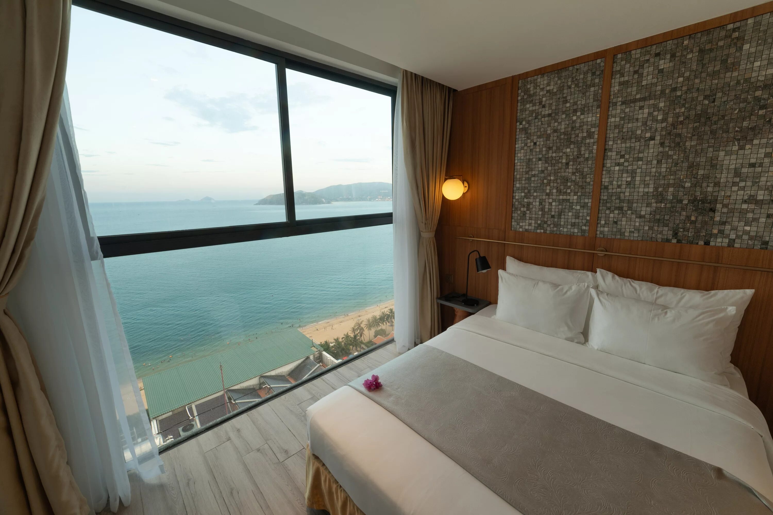 Nha trang vacation with family. Вьетнам отели первая линия. Вьетнам отели первая линия. Home park hotel phu quoc. Нячанг вьетнам отели на первой линии.