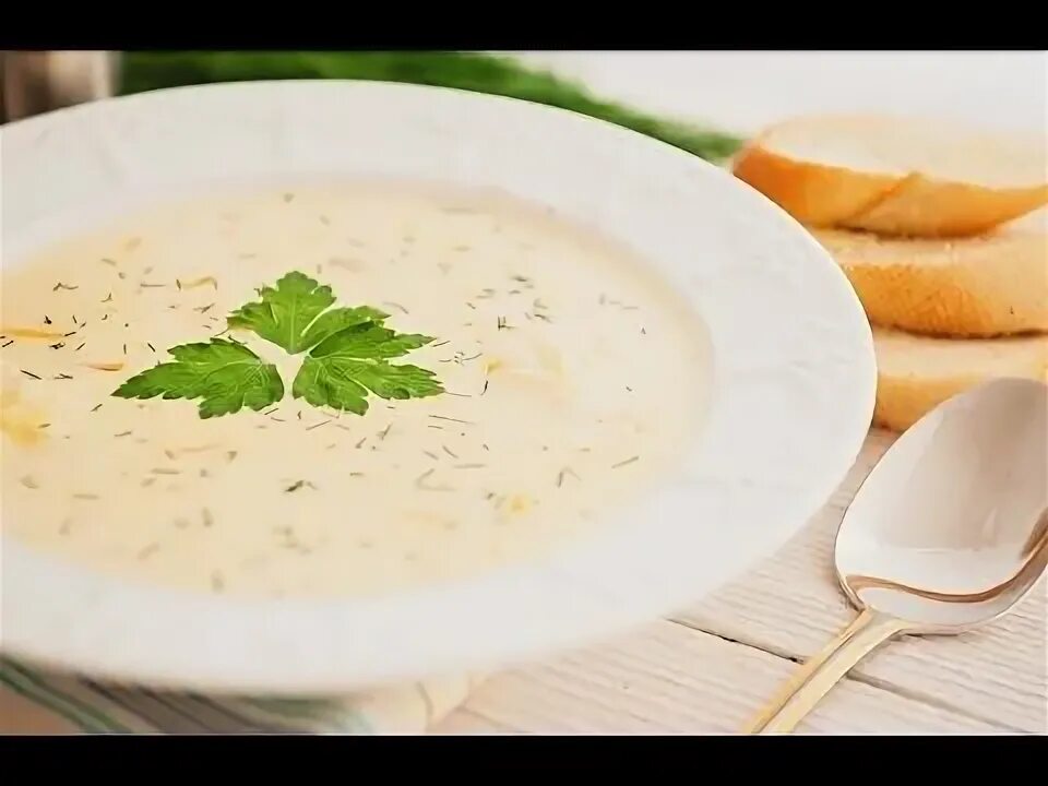 Сырный суп с гренками. Сырный крем суп сливки плавленный сыр. Сырный суп. Сырный суп с огурцами солеными. Сырный суп с курицей.