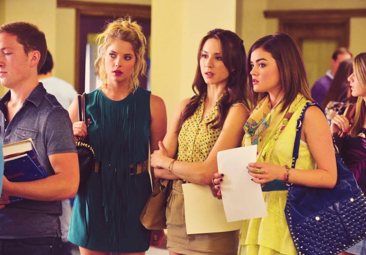 Pretty little liars: original sin 2022. мил лгунья. мил лгунья. мил лгунья. милые обманщицы 2010-2017.