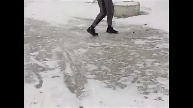 Как выехать на летней резине из снега. Клип гололед. Приколы на дорогах видео. Гололед песня. Жека гололед слушать.