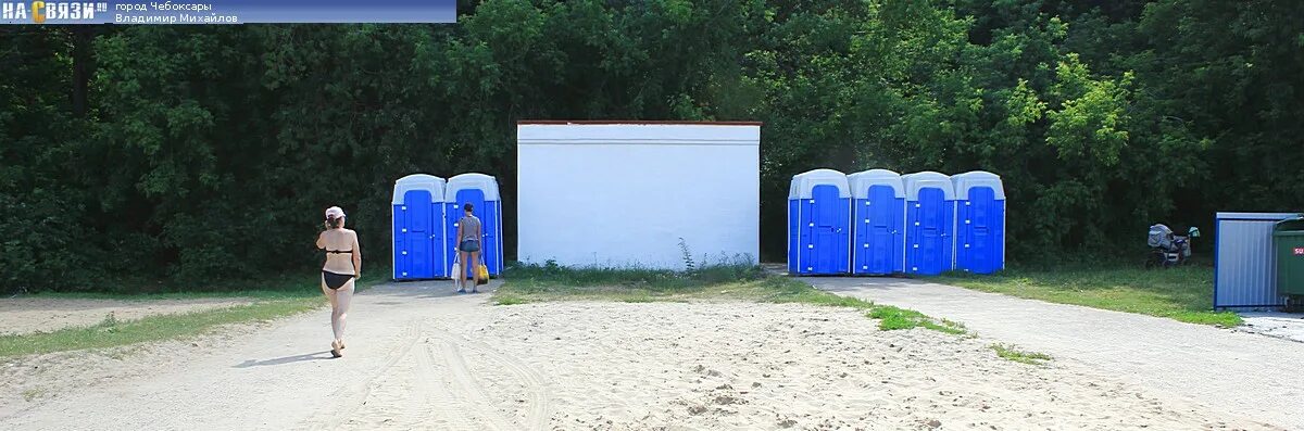 Русский пляжный туалет. Туалет на пляже. Модульный уличный туалет. Туалет пляжный проект. Современный модульный туалет.