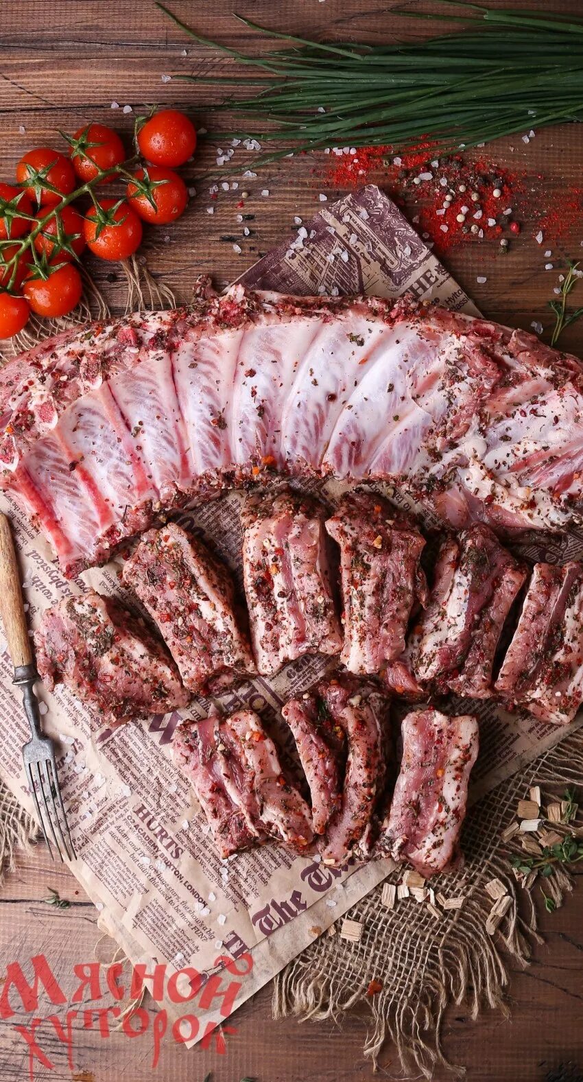 Как замариновать ребрышки свиные для шашлыка. Ребра маринованные. маринованные рёбрышки свиные омский бекон. ребрышки маринованные в пятерочке.