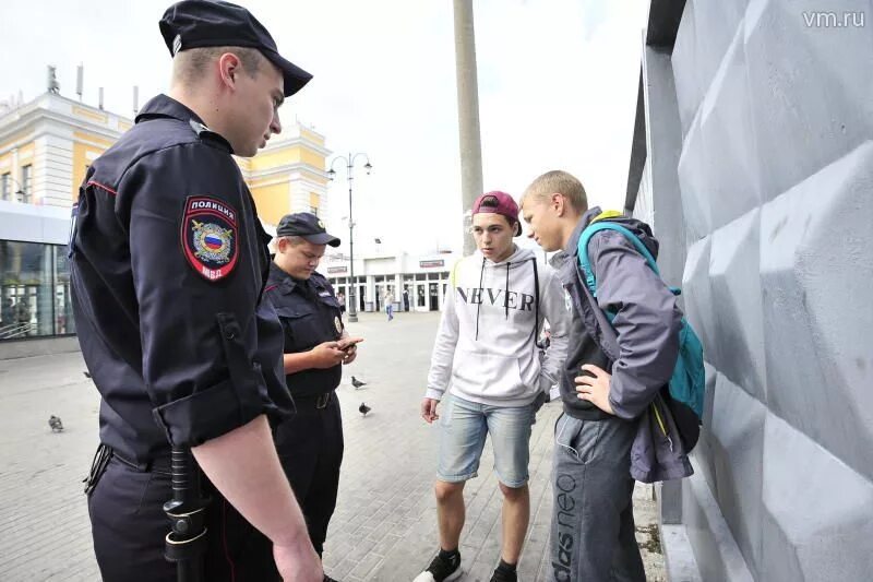 подросток полицейский. несовершеннолетний и полиция. несовершеннолетний и полиция. подросток и полиция. подросток полицейский.