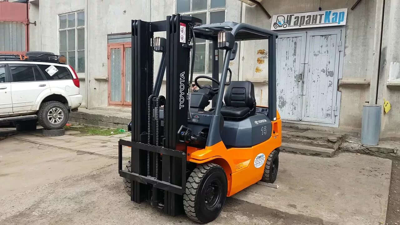 Электрический погрузчик heli cpd40. Водитель автопогрузчика. Дизельный погрузчик вакансии. Водитель вилочного погрузчика. Дизельный погрузчик.