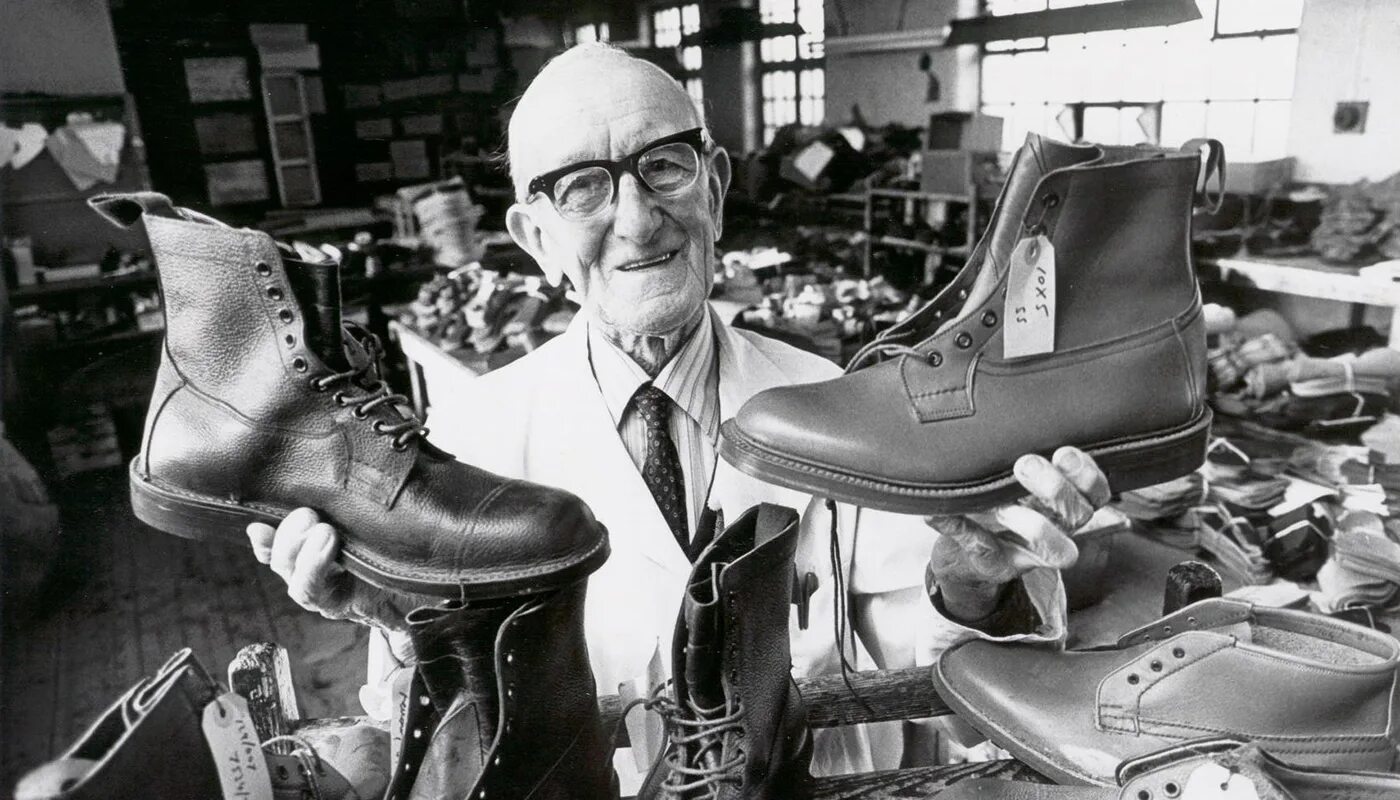 Зимняя коричневая до ног. Поставь лайк. Лайки палец вверх. Boots game icon. Likes boot.