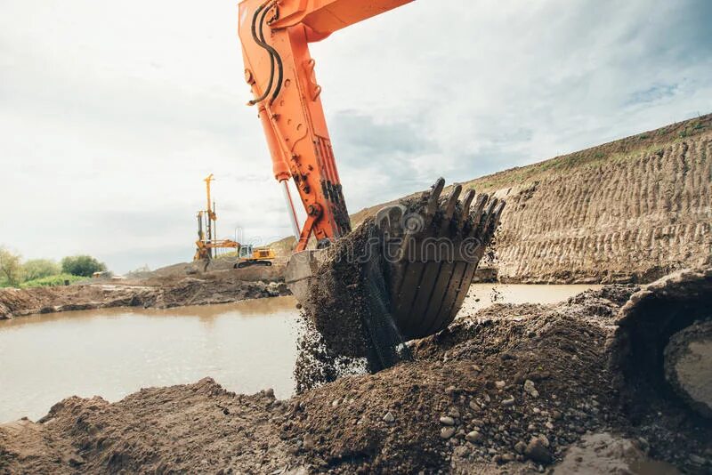 Утопленный экскаватор. Загадка про экскаватор для детей. Вычерпать до основания. Зачерпать воду из арыка. Глину вычерпывают слоями экскаваторами.