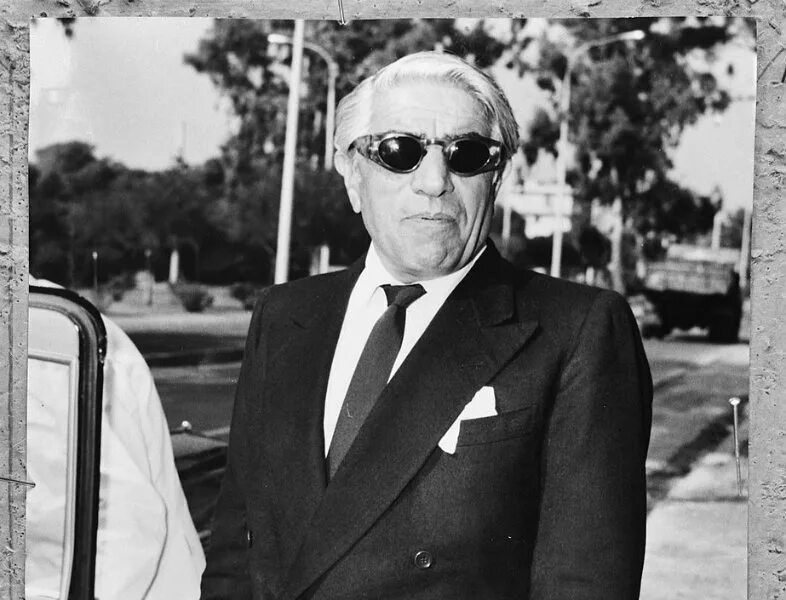 Онассис самый богатый человек. Онассис самый богатый человек в мире фильм 1988. Ставрос ливанос. Танкеры онассиса. Аристотель онассис: самый богатый человек в мире / 1988.