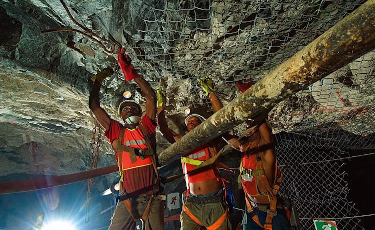 South africa mining. Шахта тау-тона юар. South africa mining. Mining activities. Промышленность юар.
